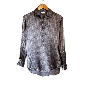 Cabi 100% silk patterned 1/2 button blouse. Size xs